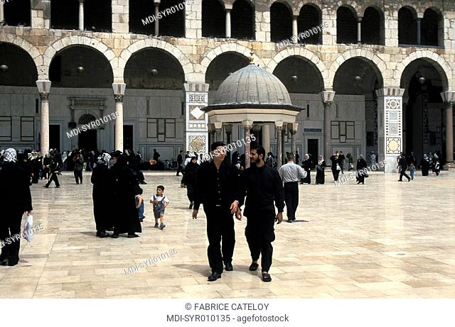 Umayyad Mosque - Muslims in the religious courtyard or sahn