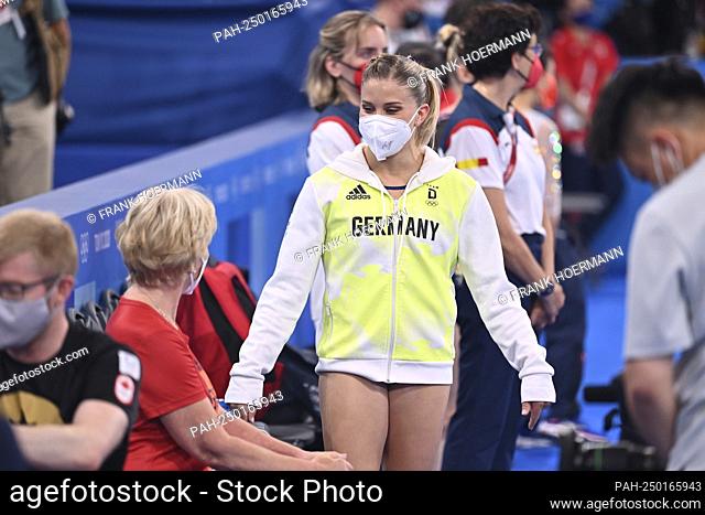 Elisabeth SEITZ (GER), right, in conversation with coach Ulla KOCH Turnen, all around women, Artistic Gymnastics, Turnen Women`s All Around Final