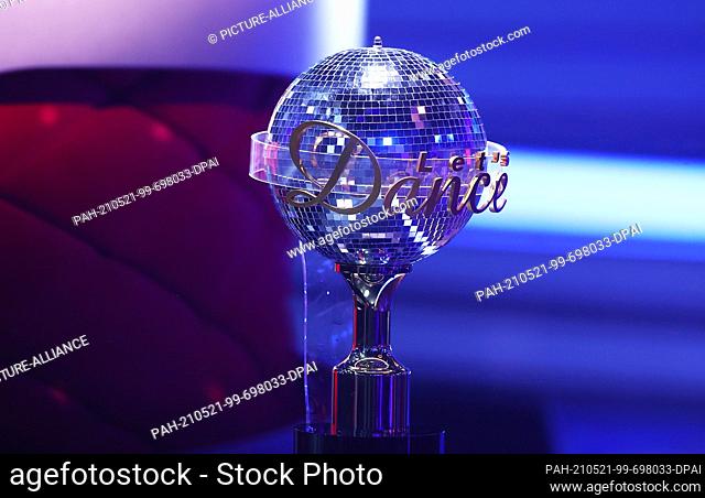 21 May 2021, North Rhine-Westphalia, Cologne: The trophy for the winners is on the RTL dance show ""Let's Dance"". Photo: Rolf Vennenbernd/dpa-Pool/dpa