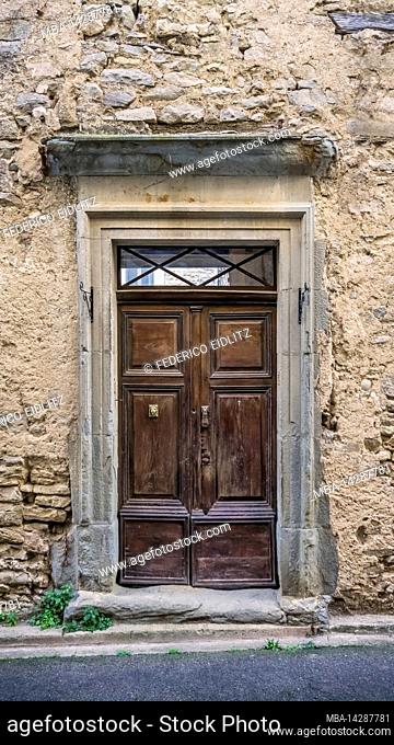 Old entrance door in Cesseras. The municipal territory belongs to the Regional Natural Park of Haut-Languedoc