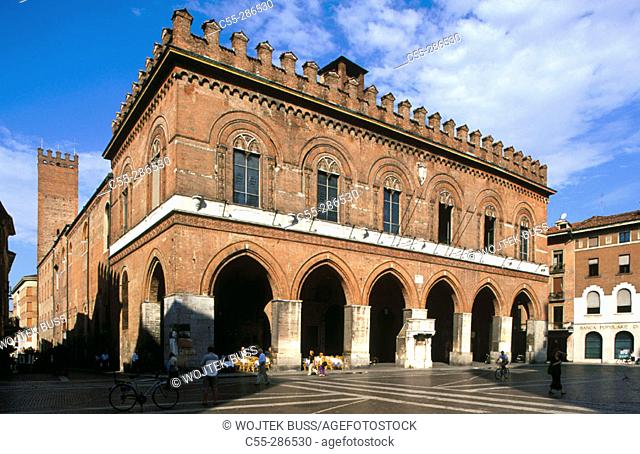 Palazzo del Comune (1206-1246) in Piazza del Comune in Cremona. Lombardy, Italy