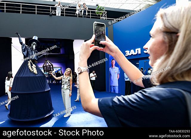 RUSSIA, MOSCOW - AUGUST 2, 2023: A dressed up stilt walker poses for a photograph at an exhibition during the 3rd Urban Health International Congress in Gostiny...