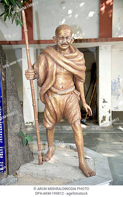 sculpture mahatma gandhi, kabir chaura, varanasi, uttar pradesh, Asia, India