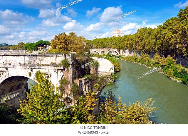 Ponte Emilio (Ponte Rotto), Fabricius' Bridge behind, Rome, UNESCO World Heritage Site, Lazio, Italy, Europe