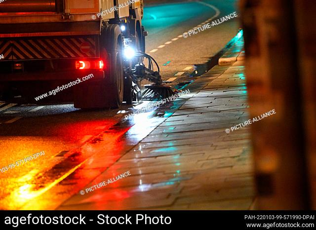01 January 2022, Hamburg: A sweeper drives over the Jungfernstieg in the early morning. New Year's Eve in Hamburg was much quieter than usual due to Corona