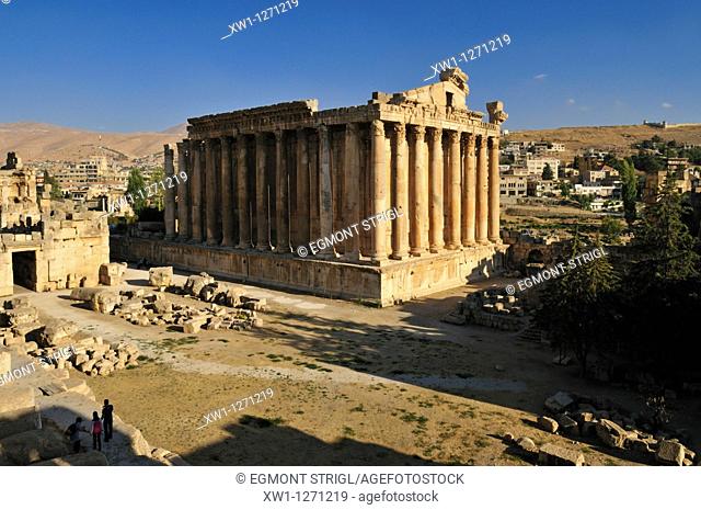 antique Bacchus temple ruins at the archeological site of Baalbek, Unesco World Heritage Site, Bekaa Valley, Lebanon, Middle East, West Asia