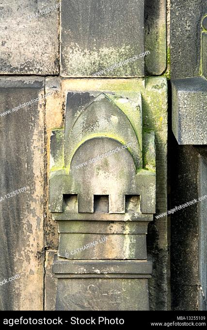 Berlin, Jewish cemetery Berlin Weissensee, field C1 / wall, Egyptian tomb with Art Nouveau elements, detail, inheritance from Nauenberg
