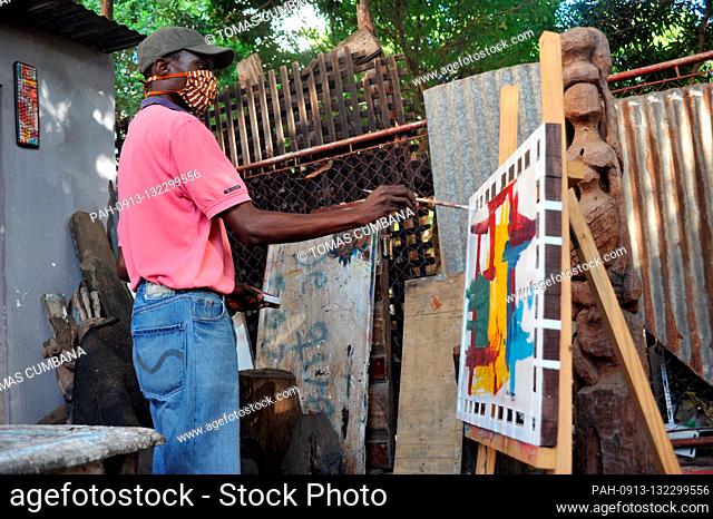 Thursday, 7 May 2020. Mahumana, a mozambican artist in Nucleo de Arte, where in normal days is a busy place with many artists doing their art work