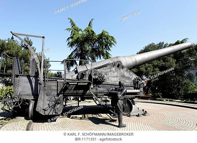 Krupp cannon from 1989, outdoor military museum, Askeri Mues, Osmanbey, Istanbul, Turkey