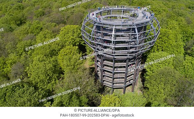 05 May 2018, Germany, Prora: Tourists are on the 40-metre-high observation deck, the heart of the 1250-metre-long treetop walk