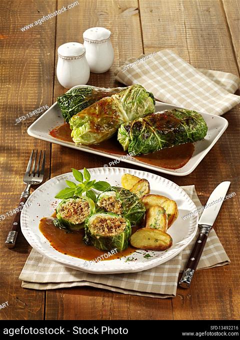 Savoy cabbage roulade with minced meat filling