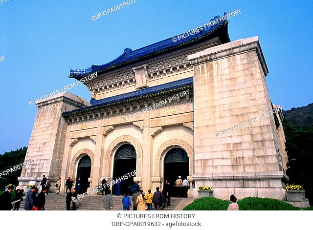 China: Sun Yat-sen mausoleum (Zhongshan Ling), Nanjing, Jiangsu Province