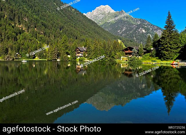 Bergsee Lac de Champex, Champex-Lac, Wallis, Schweiz / Alpine lake Lac de Champex, Champex-Lac, Valais, Switzerland