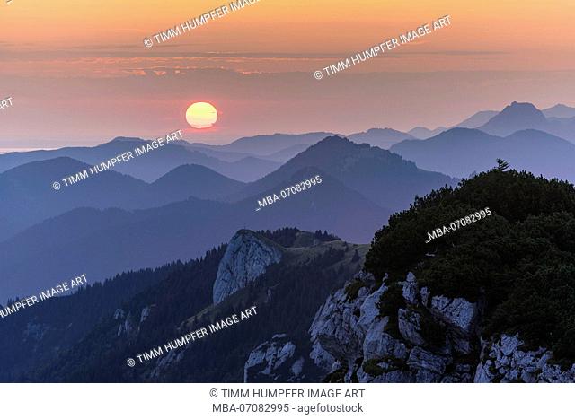 Germany, Bavaria, Bavarian foothills, Lenggries, Spectacular sunrise on the Benediktenwand (mountain)