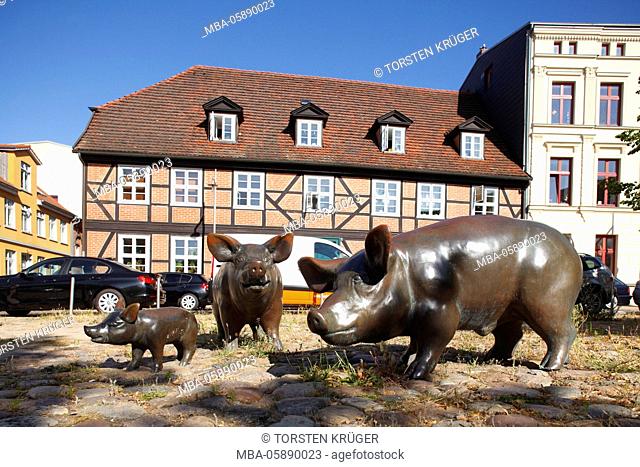 Schelfstadt with half-timbered house and bronze figure 'pigs' at Schweinemarkt, Schwerin, Mecklenburg-Western Pomerania, Germany, Europe