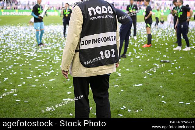 Feature, helper with NADA doping control jersey on the pitch, doping control, DFB Pokal women's final 2023, VfL Wolfsburg (WOB) - SC Freiburg (FR) 4:1