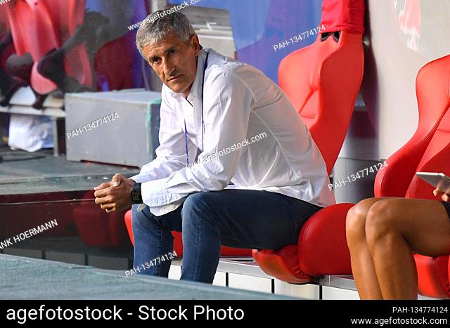 firo Champions League: 14.08.2020 1/4 quarter final FC Bayern Munich, Munchen - FC Barcelona 8: 2 Quique SETIEN (coach FC Barcelona), sits on the bench