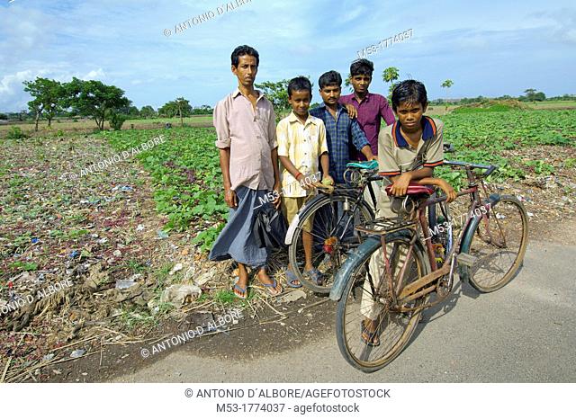 indian people in agricoltural area in dhapa district  kolkata  west bengal  india  asia
