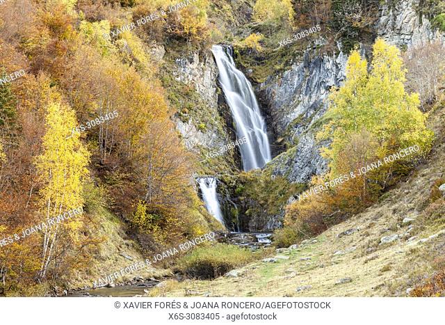 Saut desh Pish waterfall, Varradòs valley, Val d'Aran, Lleida, Spain