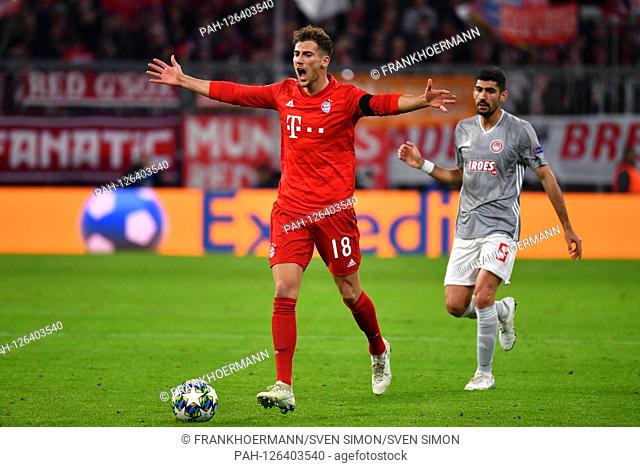 Leon GORETZKA (FC Bayern Munich), gesture, action, single action, frame, cut out, full body, whole figure. FC Bayern Munich-Olympiacos FC (Piraeus) 2-0