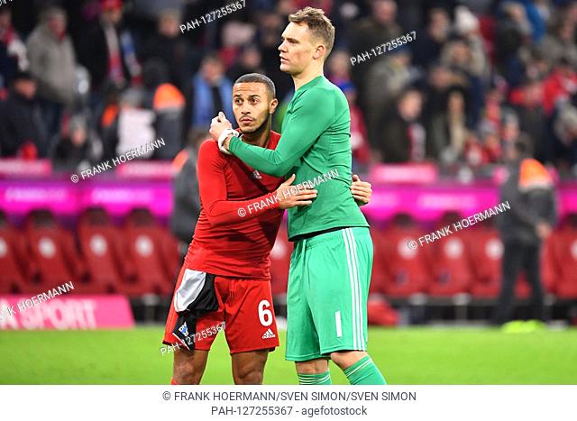 Manuel NEUER (goalkeeper Bayern Munich) defeats Thiago ALCANTARA (FCB) after the end of the game, consolation. Action. Soccer 1. Bundesliga, 13