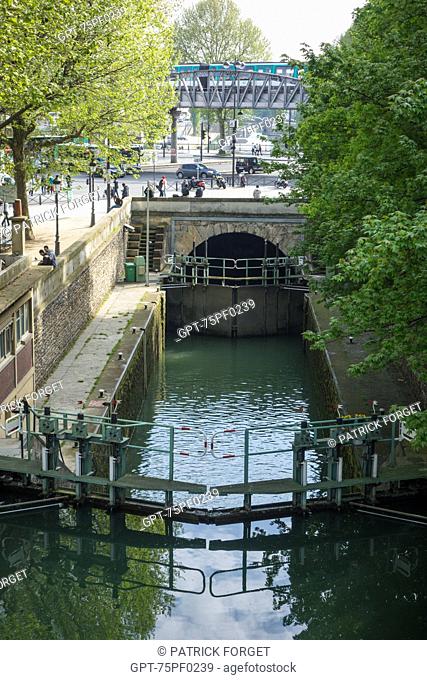 LOCK WHERE LA VILLETTE LAKE GOES INTO THE CANAL DE L‚ÄôOURCQ, 19TH ARRONDISSEMENT, PARIS, FRANCE