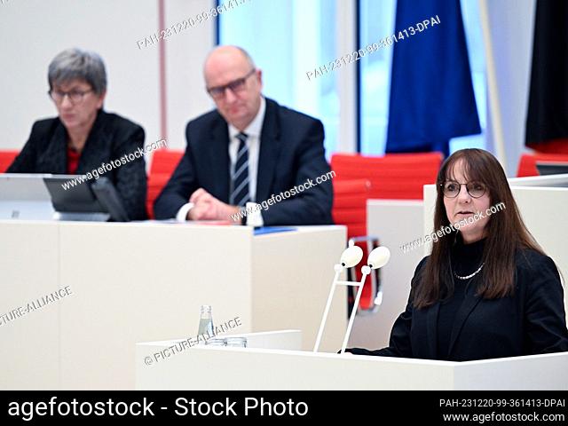 20 December 2023, Brandenburg, Potsdam: Katrin Lange (r, SPD), Brandenburg's Minister of Finance and for Europe, speaks during the special session of the...
