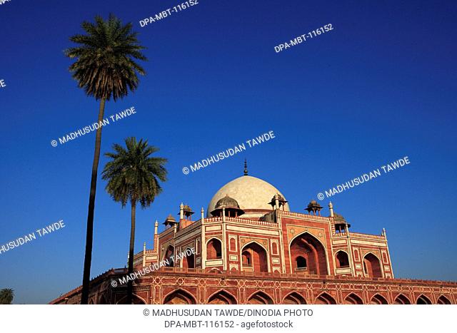 Humayun's tomb built in 1570 made from red sandstone and white marble first garden-tomb on the Indian subcontinent persian influence in mughal architecture