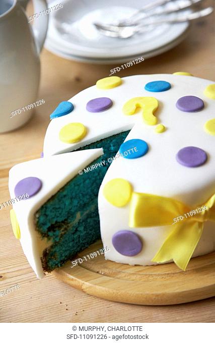 A cake for a gender reveal party