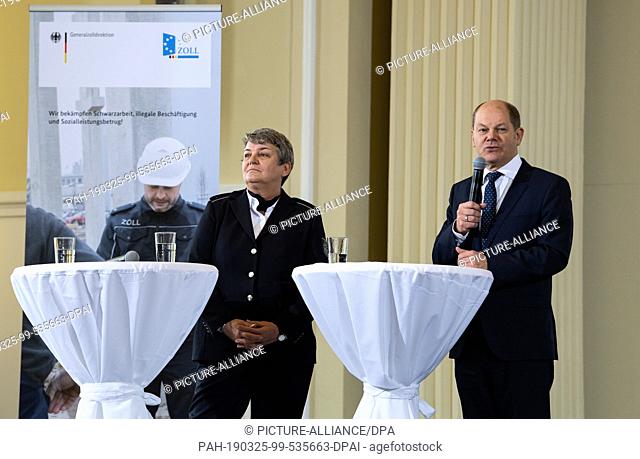 25 March 2019, Berlin: Olaf Scholz (r, SPD), Federal Minister of Finance, and Colette Hercher, President of the Customs Directorate General