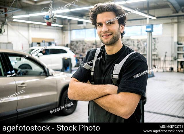 Portrait of a smiling car mechanic in a workshop