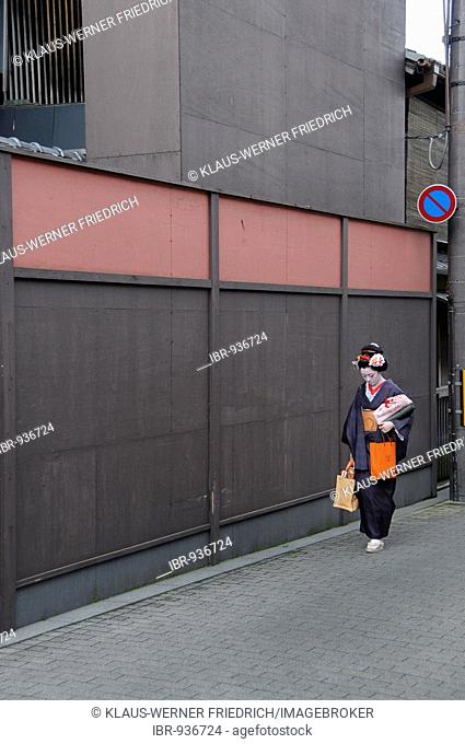 Maiko, Geisha apprentice, in the Gion quarter in Kyoto walking to Odori performance, Japan, Asia