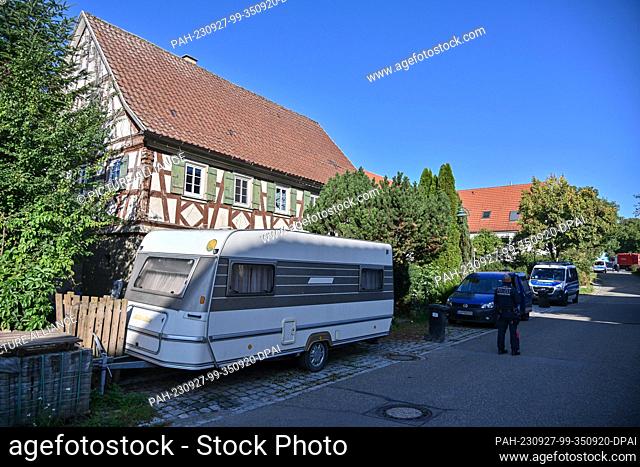 27 September 2023, Baden-Württemberg, Hesselbronn: Police task forces search a property. Federal Interior Minister Faeser (SPD) has banned another right-wing...
