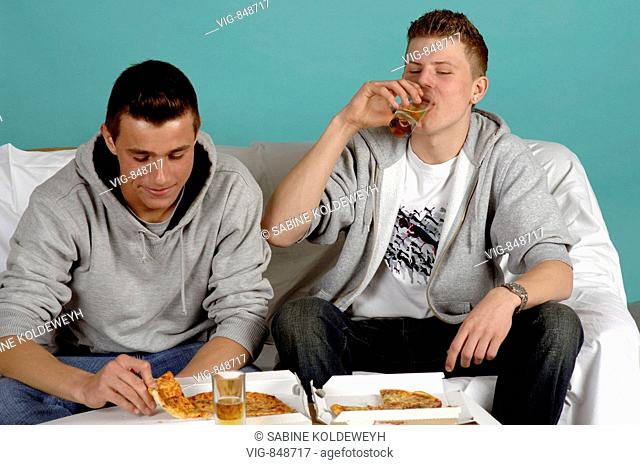 Two teenage boys are eating Pizza. - 30/05/2008