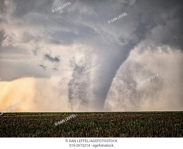 Tornado south of Dodge City, Kansas on May 24, 2016 gains strength