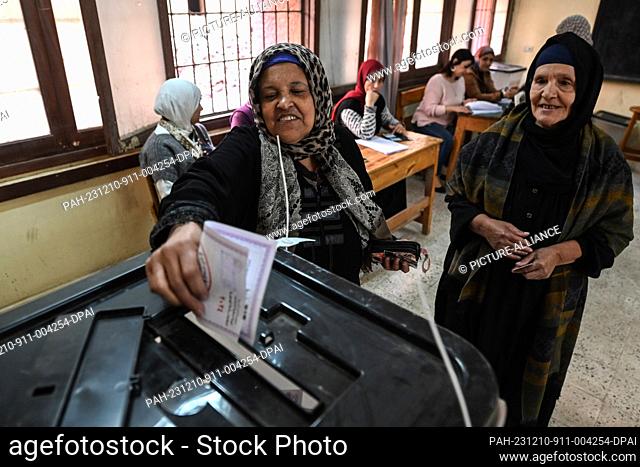 10 December 2023, Egypt, Cairo: Women cast their ballots at a polling station during the 2023 Egyptian presidential election