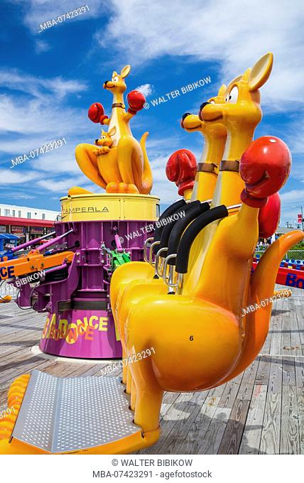 USA, New Jersey, The Jersey Shore, Wildwoods, Wildwoods Beach Boardwalk, amusement park kangaroo ride