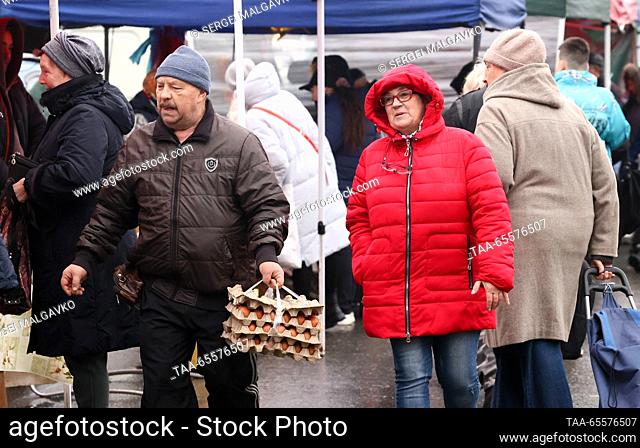 RUSSIA, SIMFEROPOL - DECEMBER 9, 2023: A man carries trays with eggs at a local market. Russia's Prosecutor General Igor Krasnov ordered to check the pricing...
