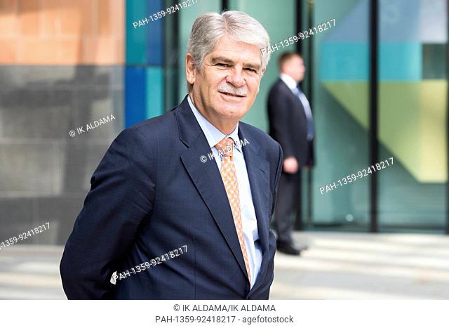 Alfonso MarÃ­a Dastis Quecedo (Spanish Foreign Minister) visits the Francis Crick Institute. London, UK. 14/07/2017 | usage worldwide