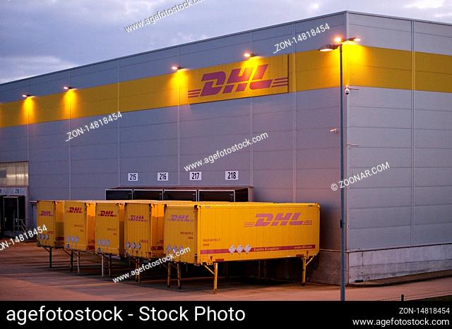Amazon-Sorting-Center, ASC, Verteilzentrum der Deutsche Post DHL neben dem Amazon Logistikzentrum, Rheinsberg, Nordrhein-Westfalen, Deutschland, Europa