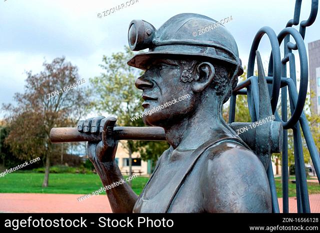 Pit to Port Coal Miner Sculpture Cardiff Bay