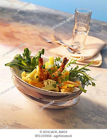 Cauliflower florets with carrots, shrimps & corn salad