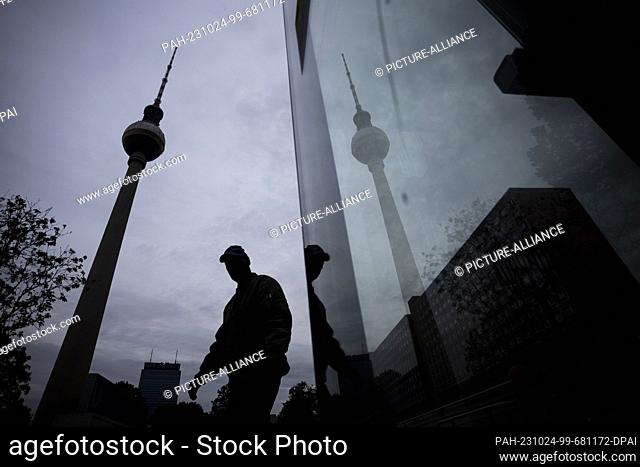 24 October 2023, Berlin: A man walks to a subway entrance in front of the Berlin TV Tower. Photo: Christoph Soeder/dpa. - Berlin/Berlin/Germany