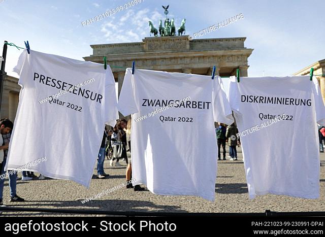 23 October 2022, Berlin: T-shirts, with terms such as press censorship, forced labor, discrimination, trade union bans and judicial arbitrariness