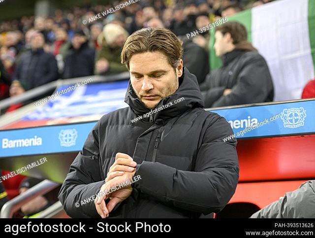 coach Edin TERZIC (DO) looks at the clock, gesture, gesture, soccer 1st Bundesliga, 18th matchday, Bayer 04 Leverkusen (LEV) - Borussia Dortmund (DO) 0: 2
