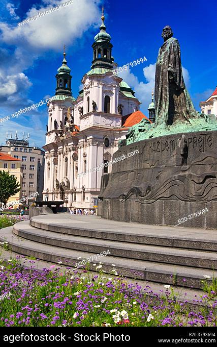 St. Nicholas Church and Jan Hus Memorial in Staromestske Namesti (Old Town Square), Prague, Czech Republic, Europe