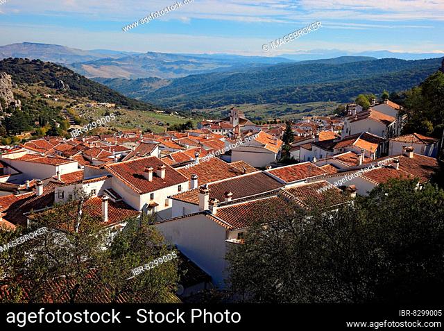 Town of Grazalema in the province of Cadiz, on the Ruta de los Pueblos Blancos, Road of the White Villages, view of part of the town, Andalusia, Spain, Europe