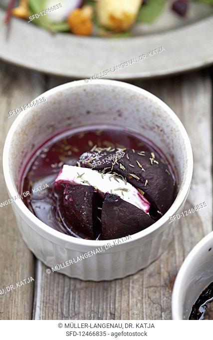 Baked beetroot with cheese and thyme