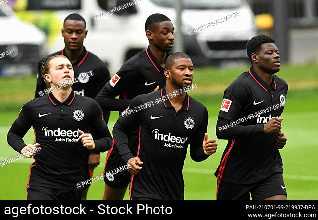 01 July 2021, Hessen, Frankfurt/Main: Ali Akman (l-r), Evan Ndicka, Felix Irorere, Almamy Touré and Ragnar Ache take part in the training kick-off of Eintracht...