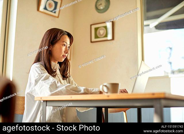 Young Japanese woman at a cafe